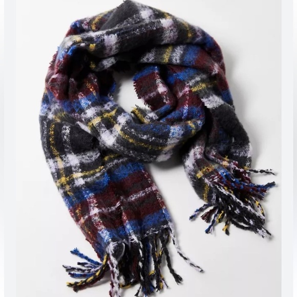Urban Outfitters Women’s Fuzzy Purple Plaid Winter Layering Polyester Scarf - Picture 11 of 12